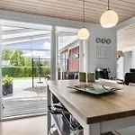Дом отдыха With A Fireplace 316 Egernsund