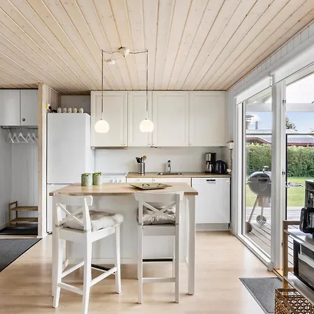 2 Bedroom Cozy In *